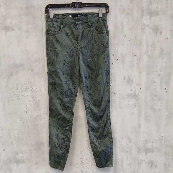 Kut from the Kloth Size 2 Green Skinny Snakeskin Print Jeans Ankle - Picture 2 of 6